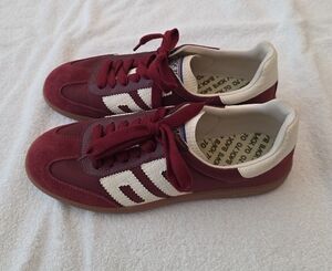 Back 70 Women’s Burgundy and White Retro Trainer Sneakers